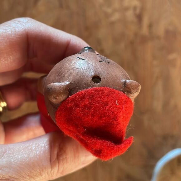 Vtg 1984 Jasco ceramic bear in red nightshirt holding green stocking - Picture 6 of 8